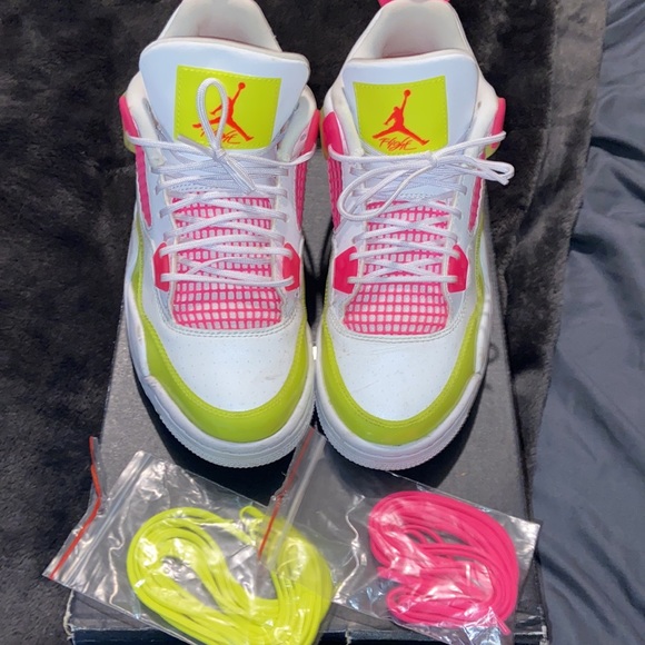 Air Jordan 4 Retro (GS) Barely used! With extra laces! - Picture 3 of 8